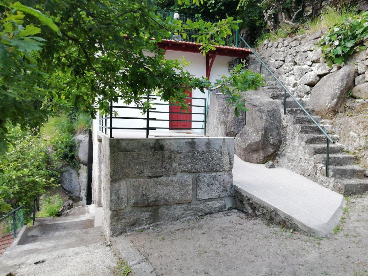 Campismo Rural Vale Dos Moinhos Geres Hotel Kültér fotó